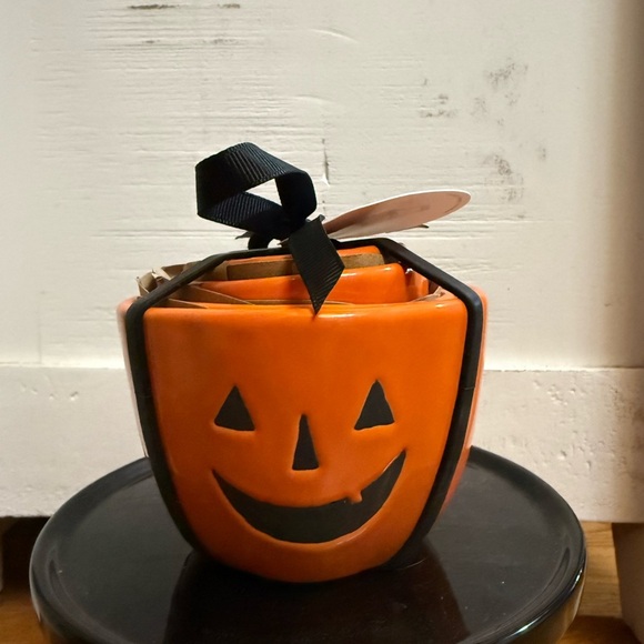 Rae Dunn Orange Jack-O'-Lantern Measuring Cups - Picture 1 of 2